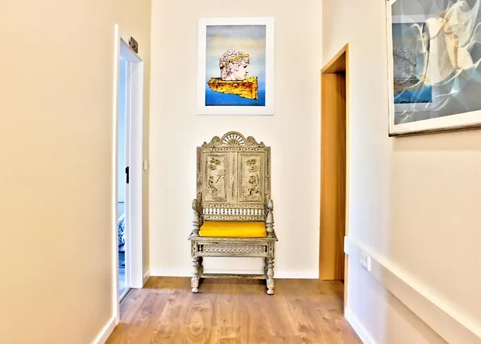 ゲストハウス Lulu's アトウギア・ダ・バレイア